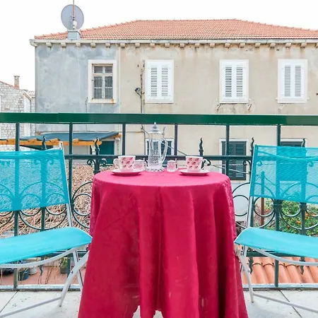 Elegant & Enchanting - At Old Town Entrance - * דוברובניק